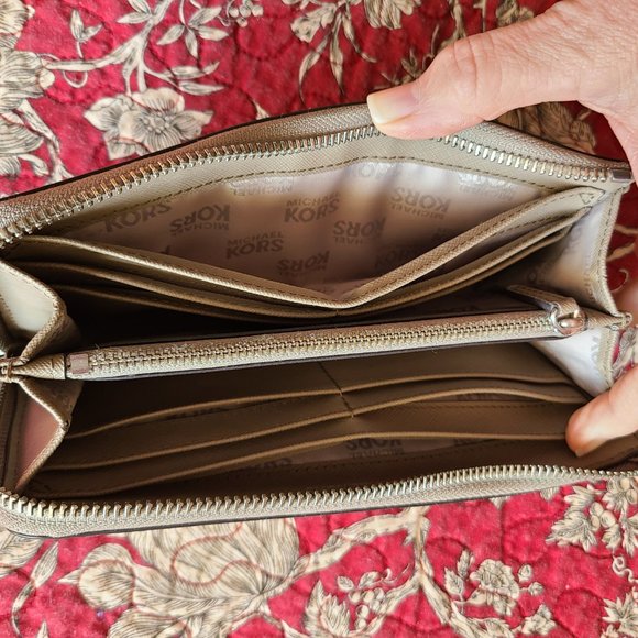 Michael Kors purse and matching wallet - Picture 6 of 7